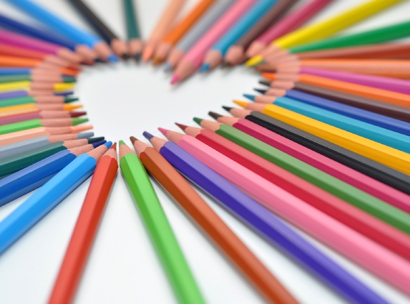 Courses Child drawing with crayons